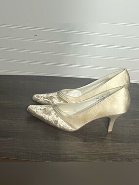 Coloriffics Alexis Vintage 90’s Champagne   Velvet & Satin Pumps Wedding Formal